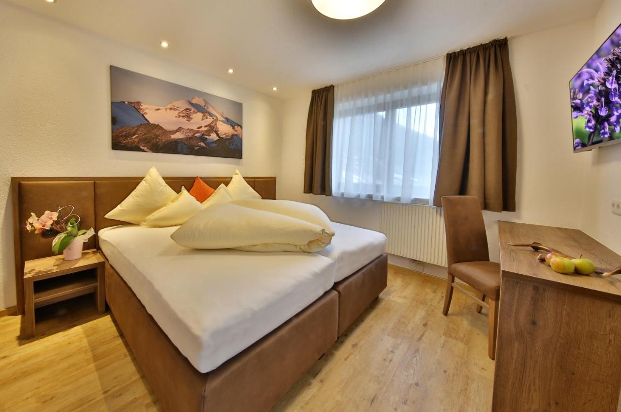 Hotel Garni Fiegl Apart Sölden Habitación foto